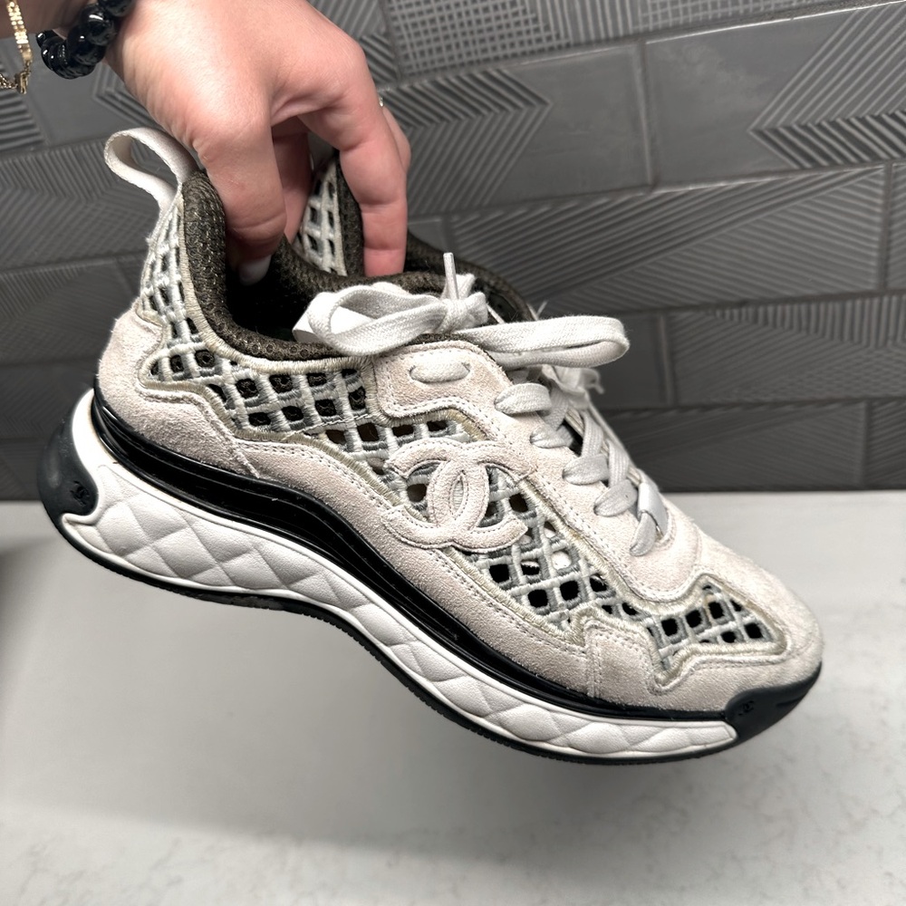 Chanel 2021 Interlocking CC Suede/Beige Sneakers